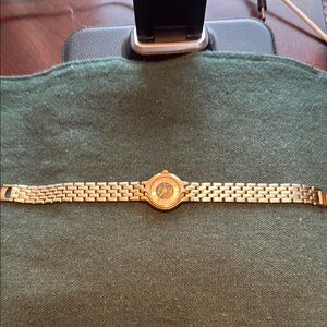 Beni Sung preowned Classic Watch with Metal Bracelet and Circular Face
Box 1